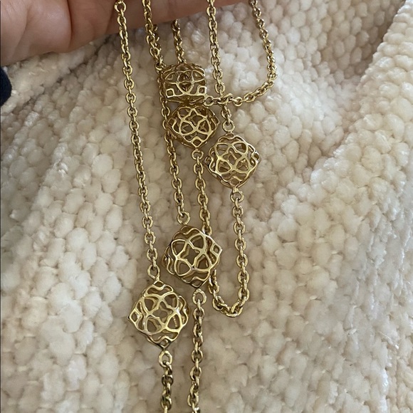 Kendra Scott Jewelry - Hello there Gorgeous….Classic Kendra Scott Necklace